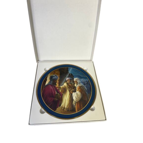 Southern Living Gallery 1986 Story of Christmas Plate 'The Three Wise Men' - Picture 3 of 5
